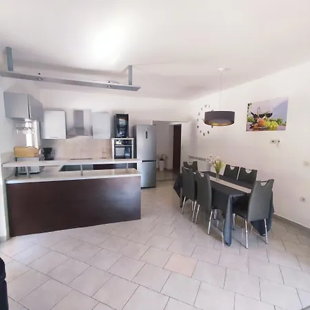 Zahtila Villa *